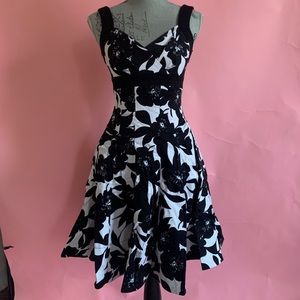 White House Black Market Sweetheart Dress